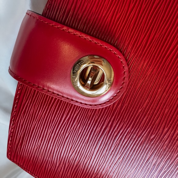 ✨SOLD✨Louis Vuitton Vintage Cluny Red Epi Leather - Picture 6 of 9